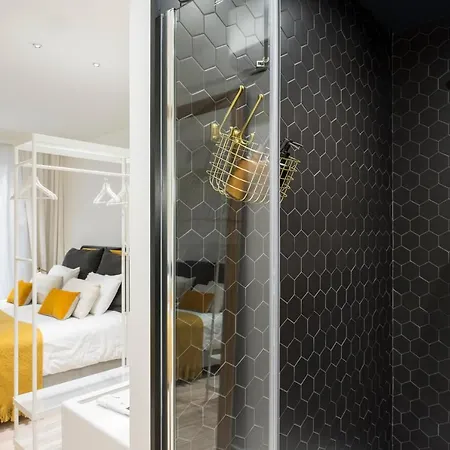 Brand New I Beachfront I 3 Min Old Town Anvers شقة سان سيباستيان