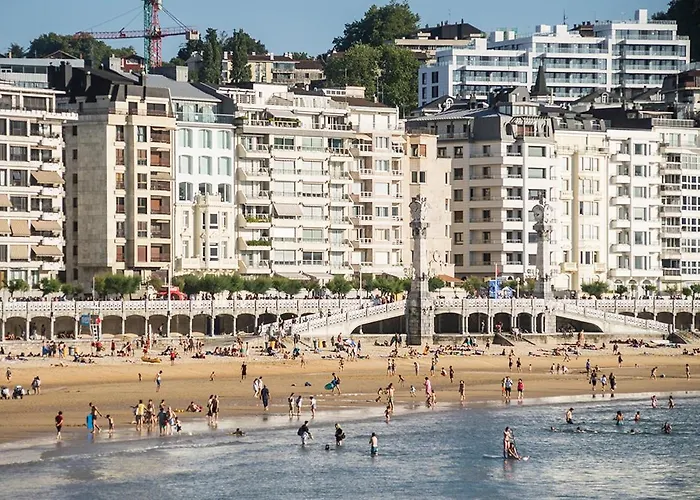 Brand New I Beachfront I 3 Min Old Town Anvers Apartment *